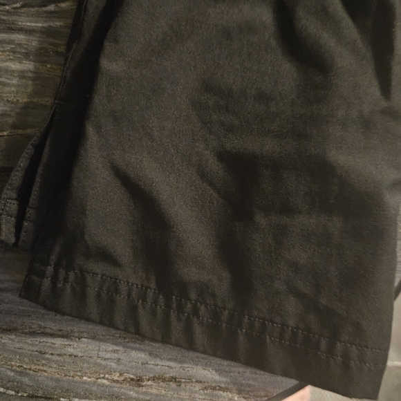 FIGS Black FIONx Kade Bootcut Cargo Scrub Pants - Size XS Petite (XSP) - Picture 3 of 5